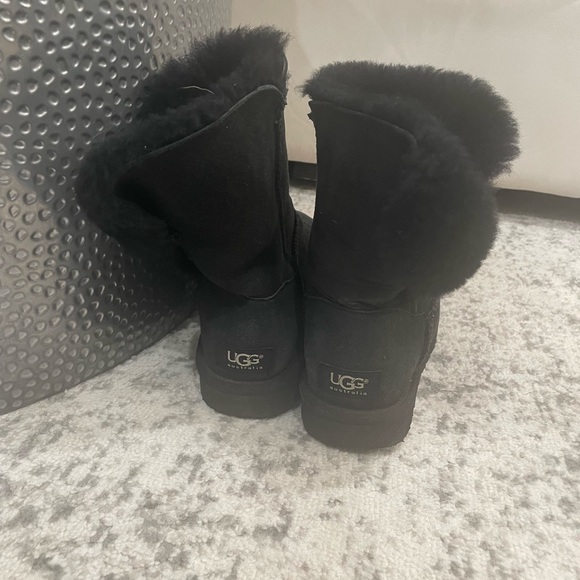 UGG Bailey Button II - Picture 3 of 6